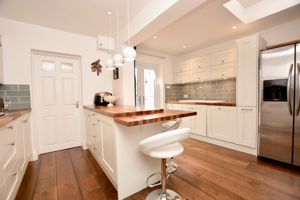 Kitchen / breakfast room- click for photo gallery